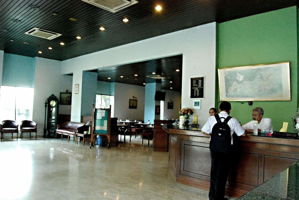 Super Oyo Townhouse 1 Hotel Salemba Yakarta Exterior foto