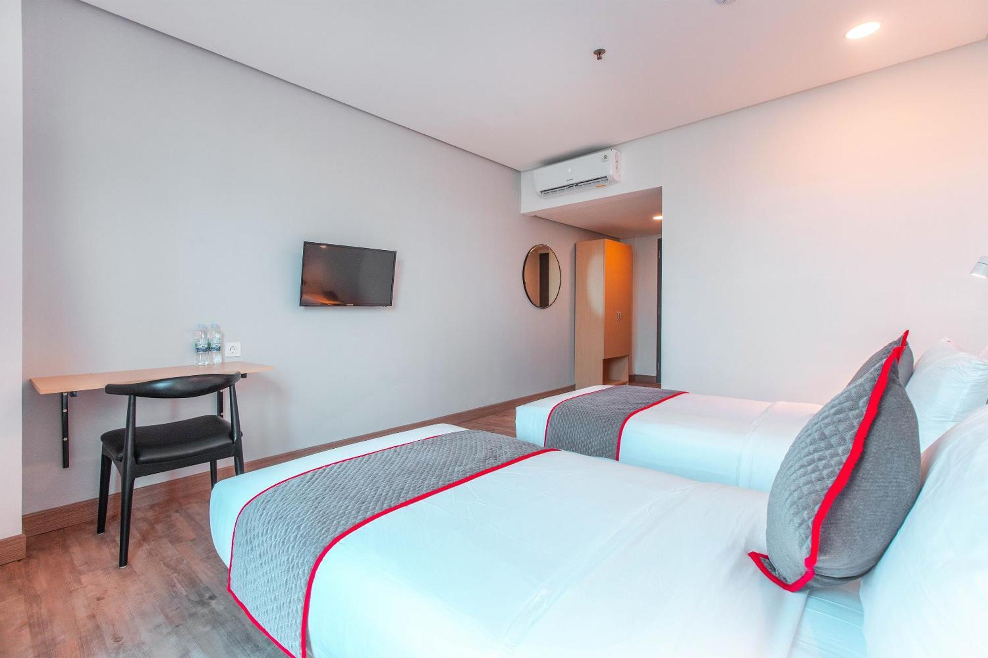 Super Oyo Townhouse 1 Hotel Salemba Yakarta Exterior foto