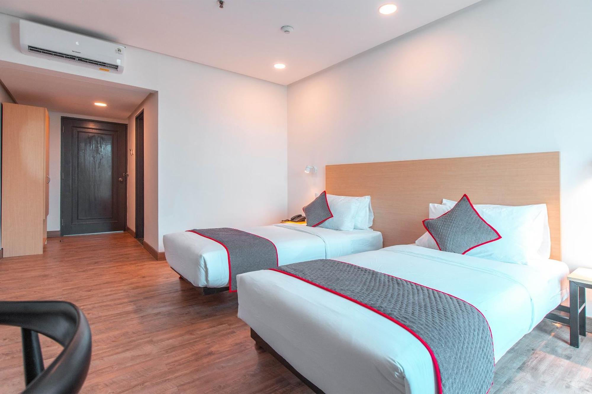 Super Oyo Townhouse 1 Hotel Salemba Yakarta Exterior foto