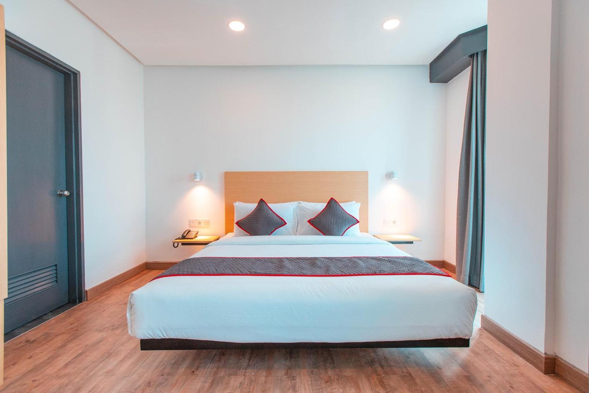 Super Oyo Townhouse 1 Hotel Salemba Yakarta Exterior foto