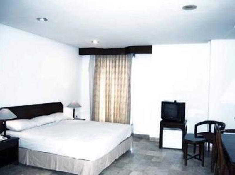 Super Oyo Townhouse 1 Hotel Salemba Yakarta Exterior foto